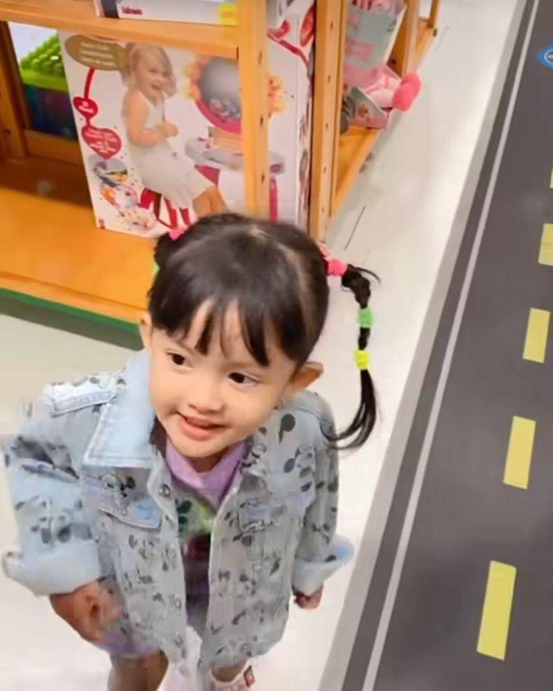 Instagram.com/kikysaputrii